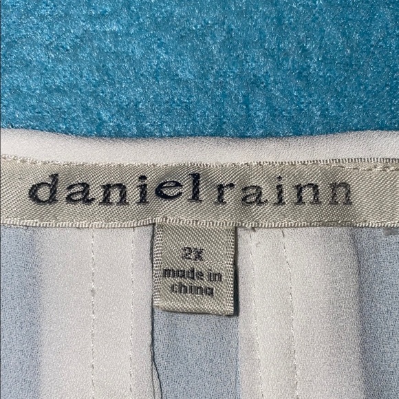 DANIEL RAINN pleated semi sheer sleeveless top hidden abalone buttons size 2X - Picture 4 of 10